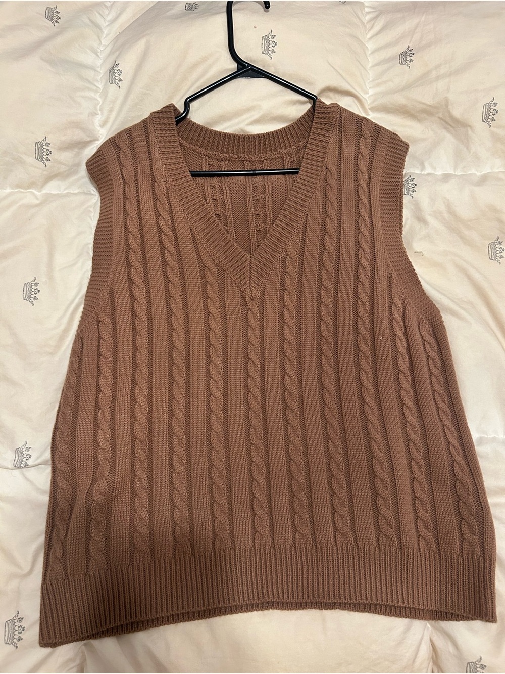 Cable Knit V-Neck Sleeveless Sweater Vest - Brown
